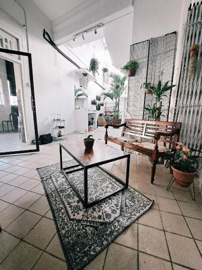 111 Hutton Lane Ostello George Town Esterno foto