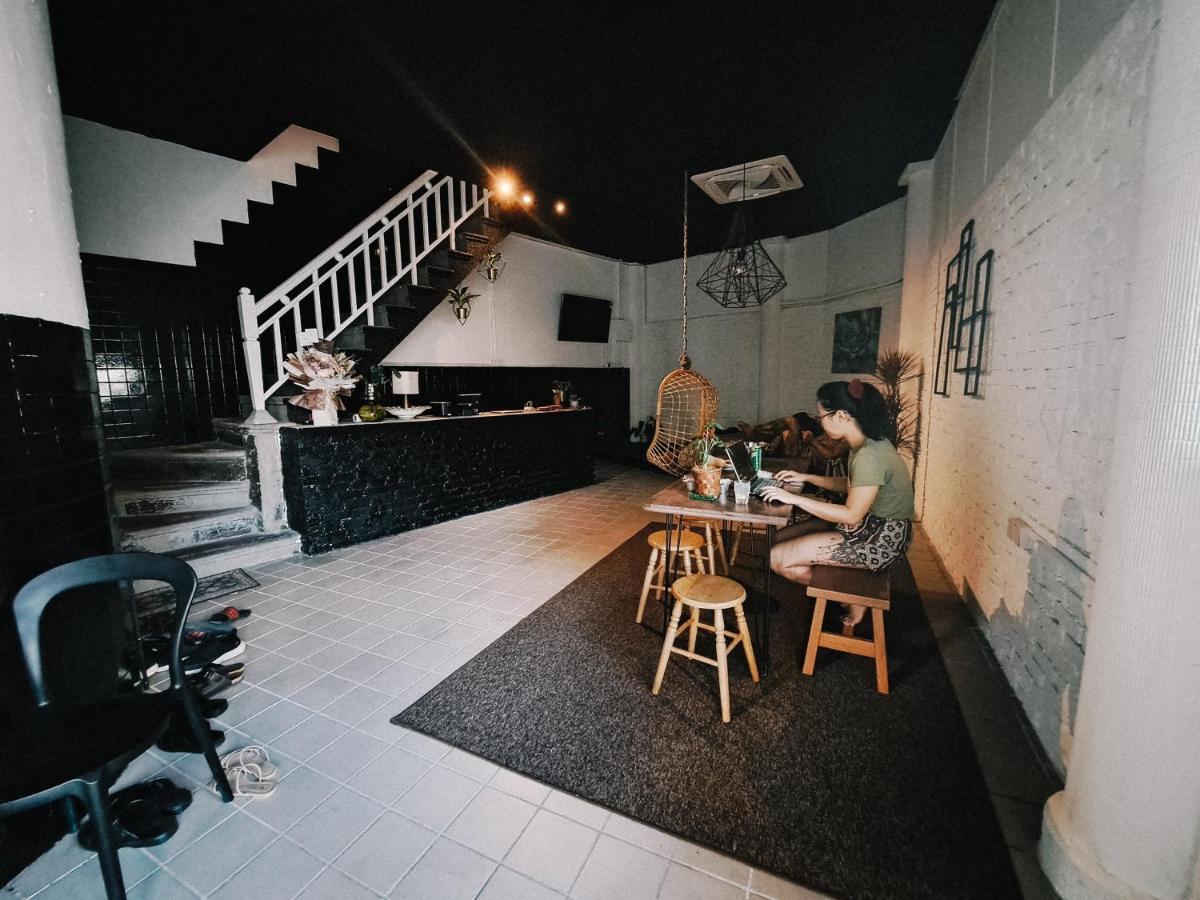111 Hutton Lane Ostello George Town Esterno foto